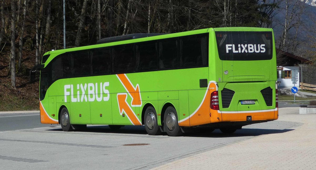 MB des Busunternehmens BLAGUSS steht als FlixBus auf dem Parkplatz K�nigsee im April 2019