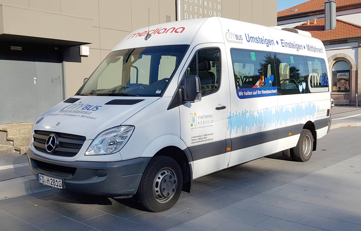 MB Sprinter als H�nfelder Citybus steht im September 2019 am Bahnhof