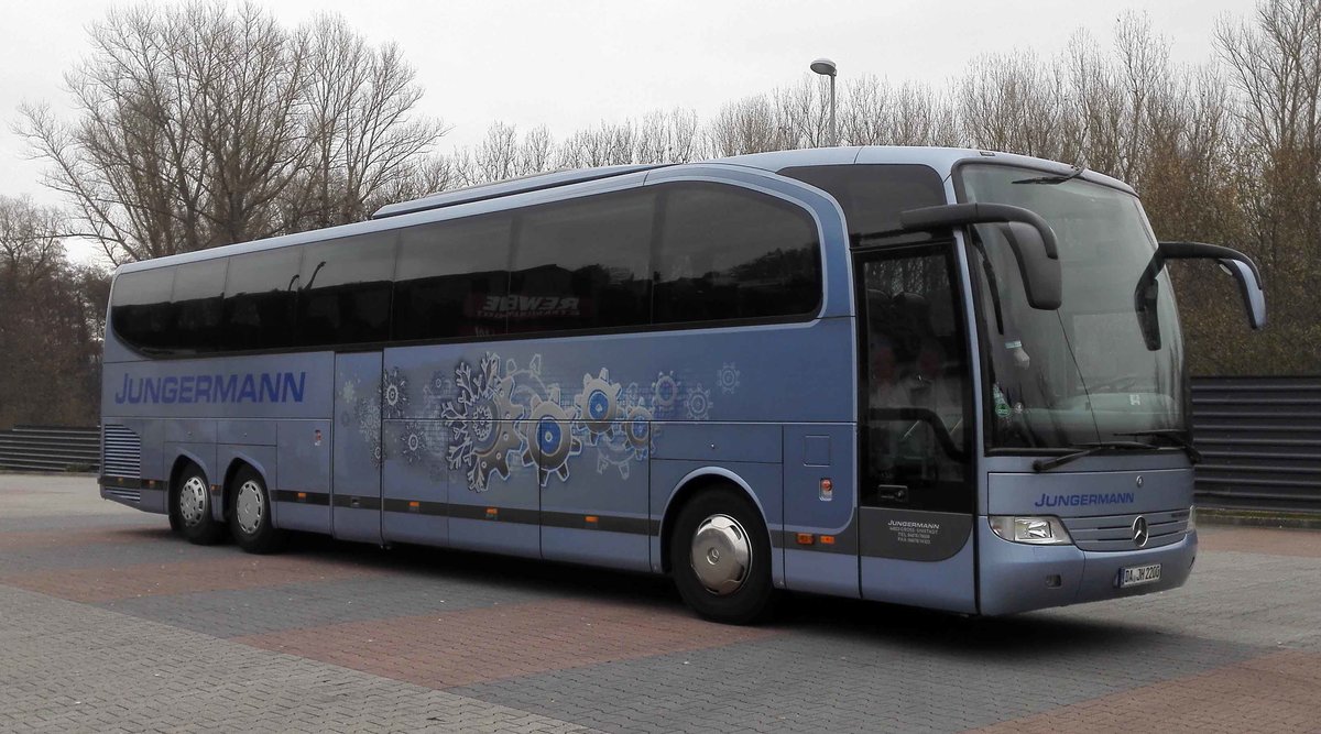 MB Travego vom Busunternehmen JUNGERMANN steht im November 2018 in Schlitz