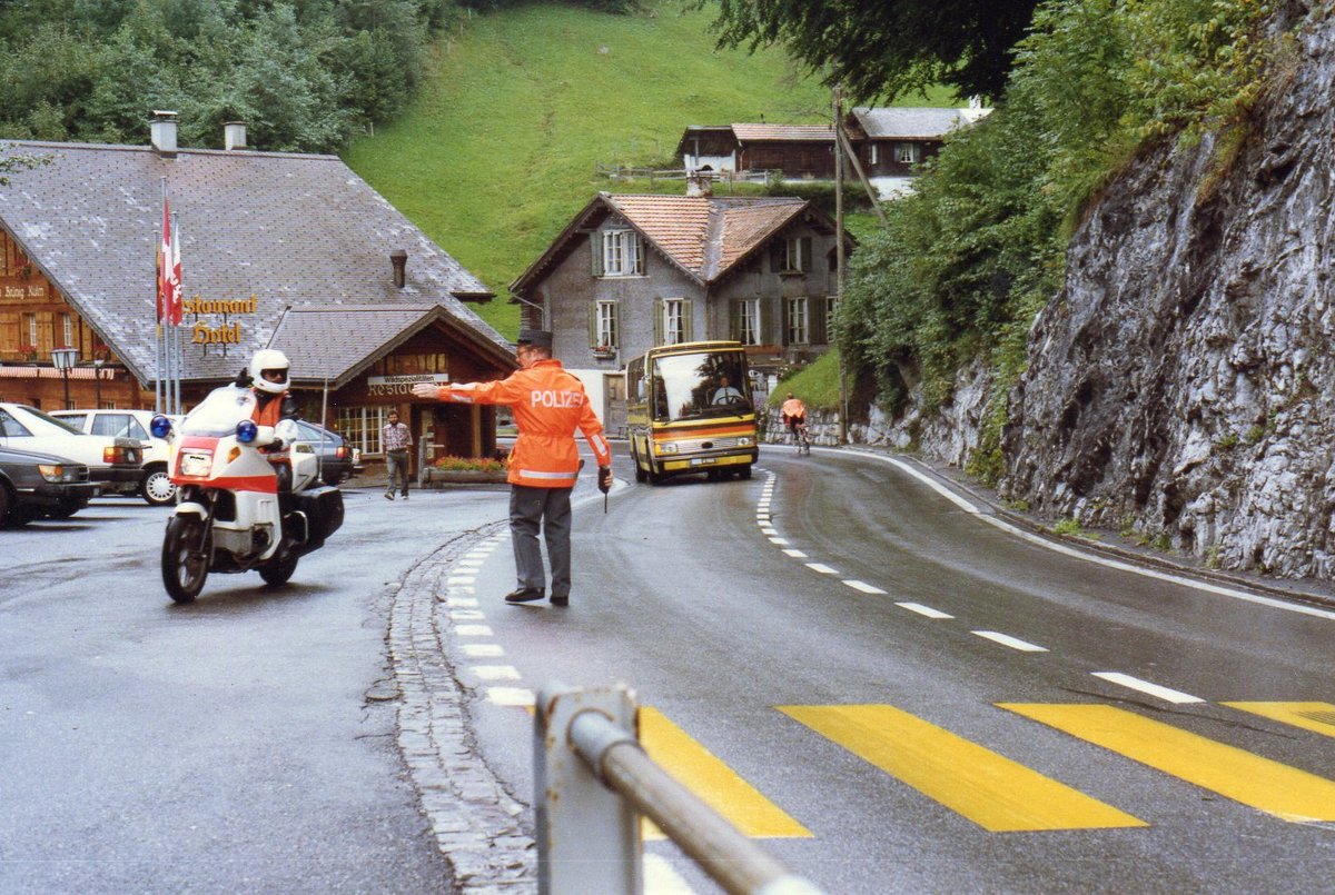 (MD010) - Aus dem Archiv: Schweizer Armee - M+79'558 - Drgmller (ex Funi-Car, Biel) am 13. September 1989 auf dem Brnigpass