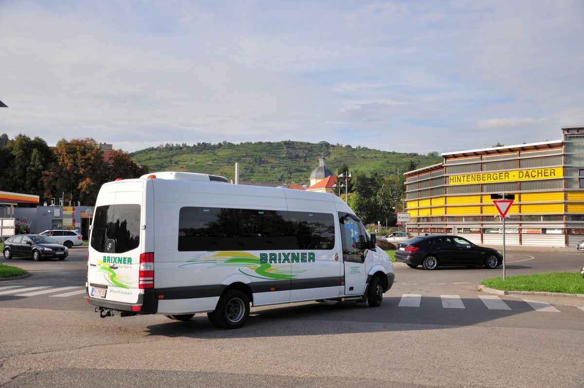 Mercedes Benz Sprinter von Brixner Reisen aus Ober�sterreich am 20.9.2014 in Krems.