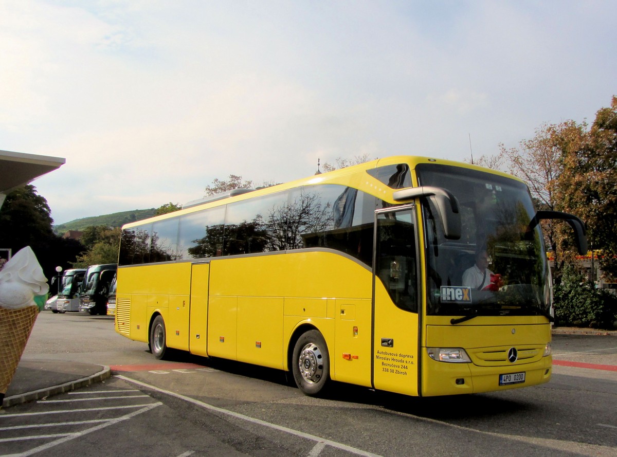 Mercedes Benz Tourismo aus der CZ im Herbst 2013 in Krems.