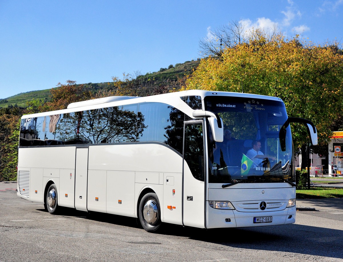 Mercedes Benz Tourismo aus Ungarn im Herbst 2013 in Krems.