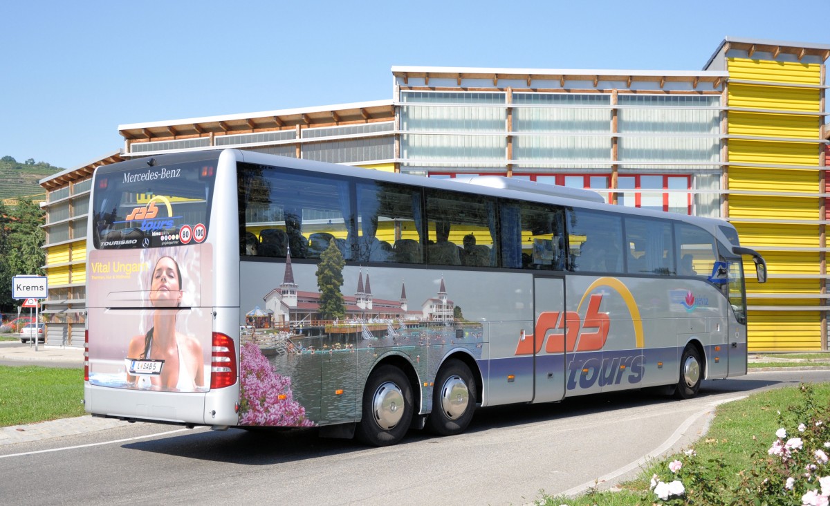 MERCEDES BENZ TOURISMO von SAB Tourismus aus sterreich im September 2013 in Krems gesehen.