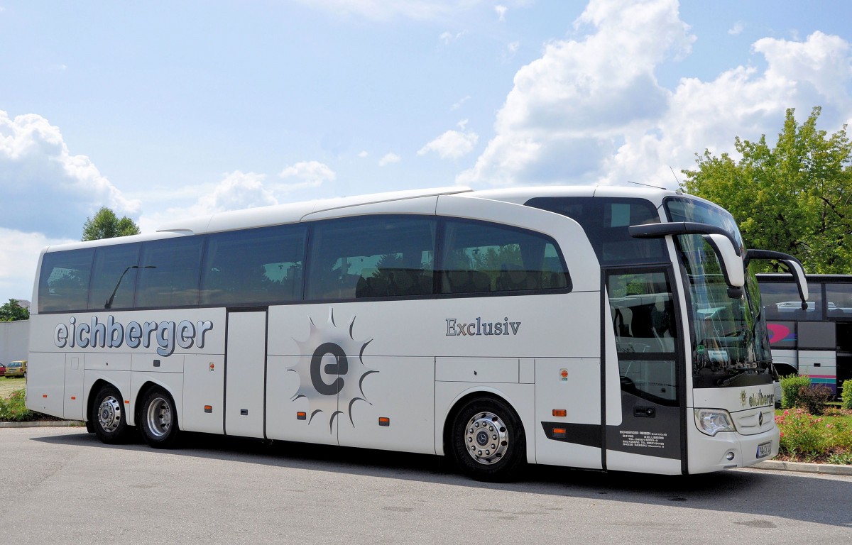 MERCEDES BENZ TRAVEGO von EICHBERGER Reisen im Juli 2013 in Krems an der Donau.