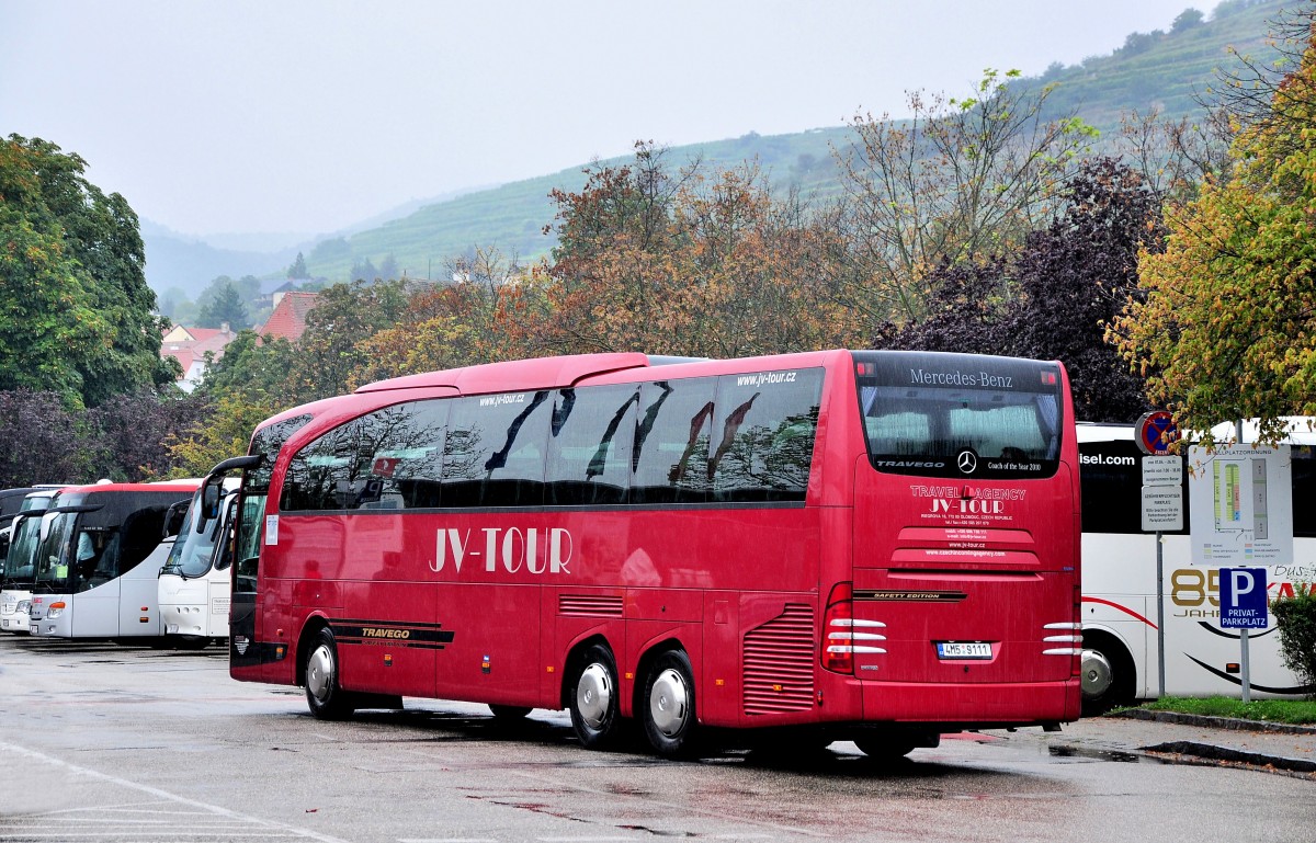 Mercedes Benz Travego von JV-Tour aus der CZ am 11.9.2014 in Krems gesehen.