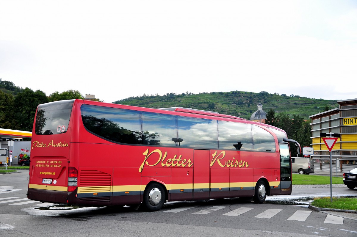 Mercedes Benz Travego von PLETTER Reisen aus Mdling bei Wien am 16.August 2014 in Krems gesehen.