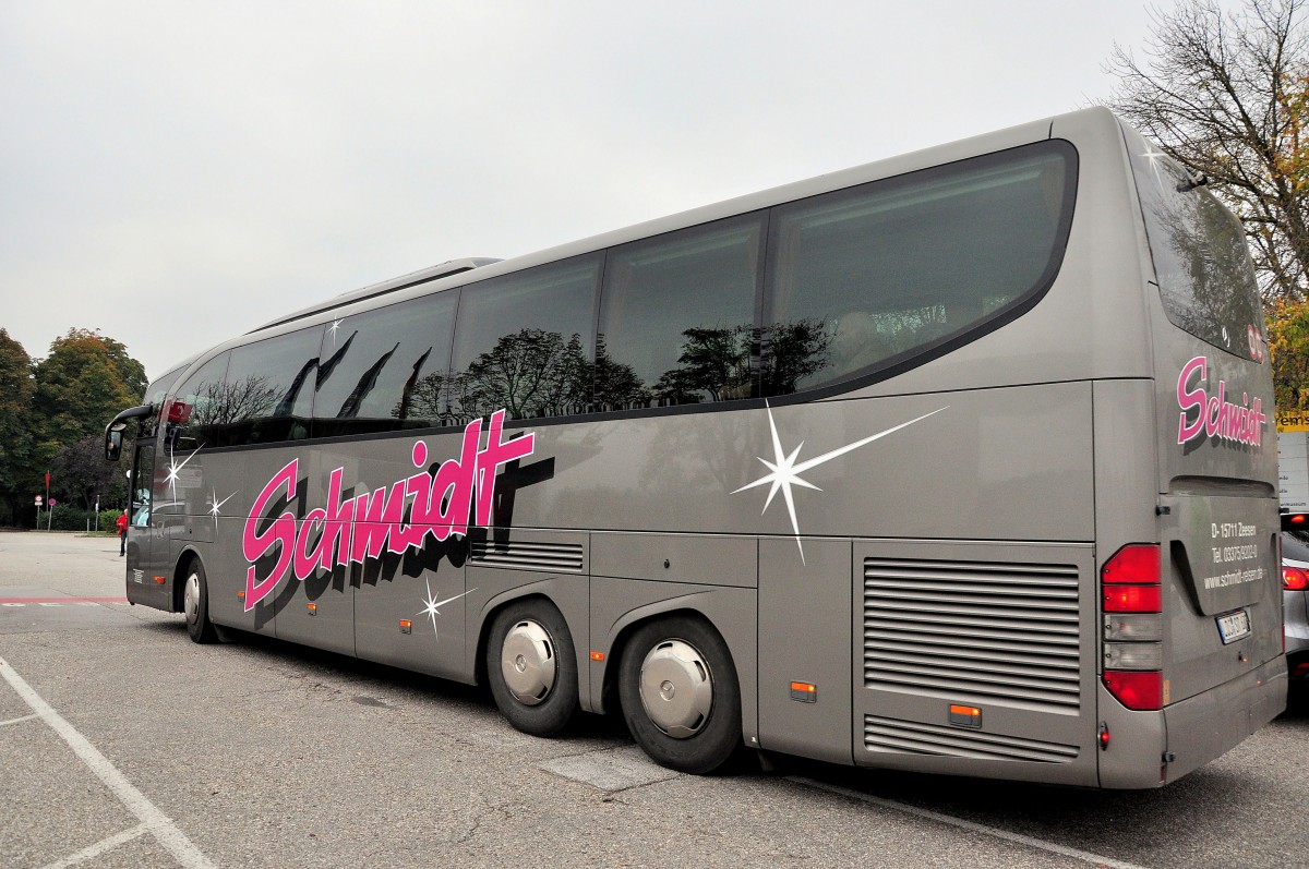 Mercedes Benz Travego von Schmidt Reisen aus der BRD am 4.10.2014 in Krems.