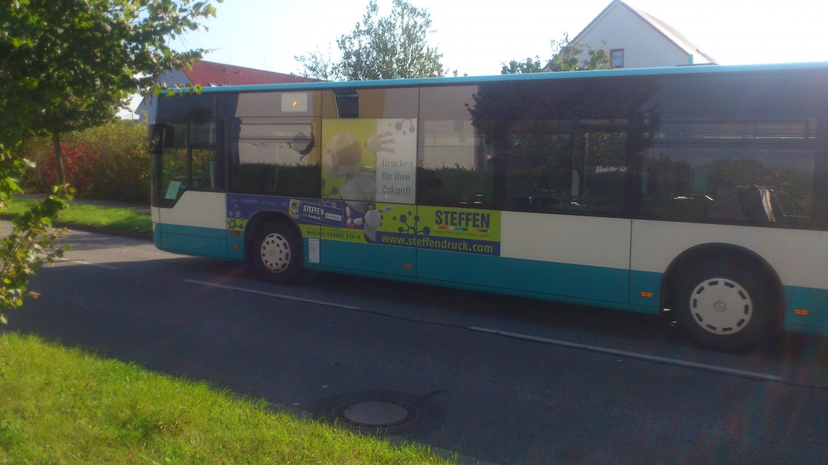 Mercedes Citaro  NB SW 587.....auf diesen wagen ist die Werbung auf allen Seiten gleich und in der ersten seit wurde die Werbung noch auf diese weise aufgebracht wo man jetzt mehr auf Traffic Bord setzt.....am endhaltepunkt der Linie 2