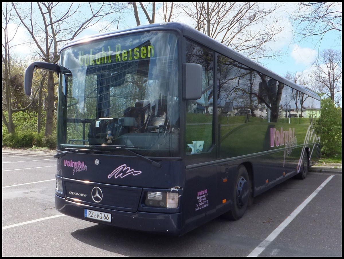 Mercedes Integro von Vokuhl Reisen aus Deutschland in Rostock.