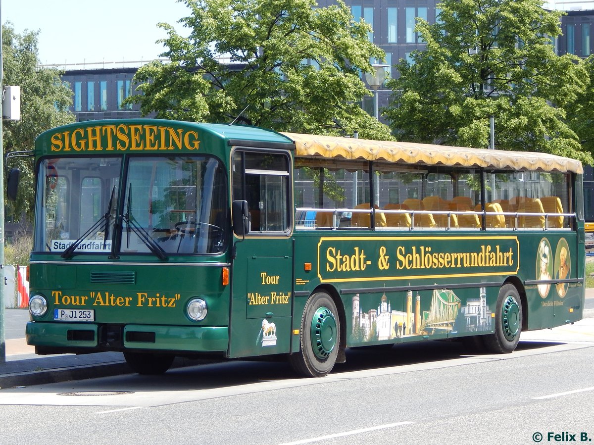 Mercedes O 305 von Schlösserrundfahrten Tour  Alter Fritz  aus Deutschland in Potsdam. 