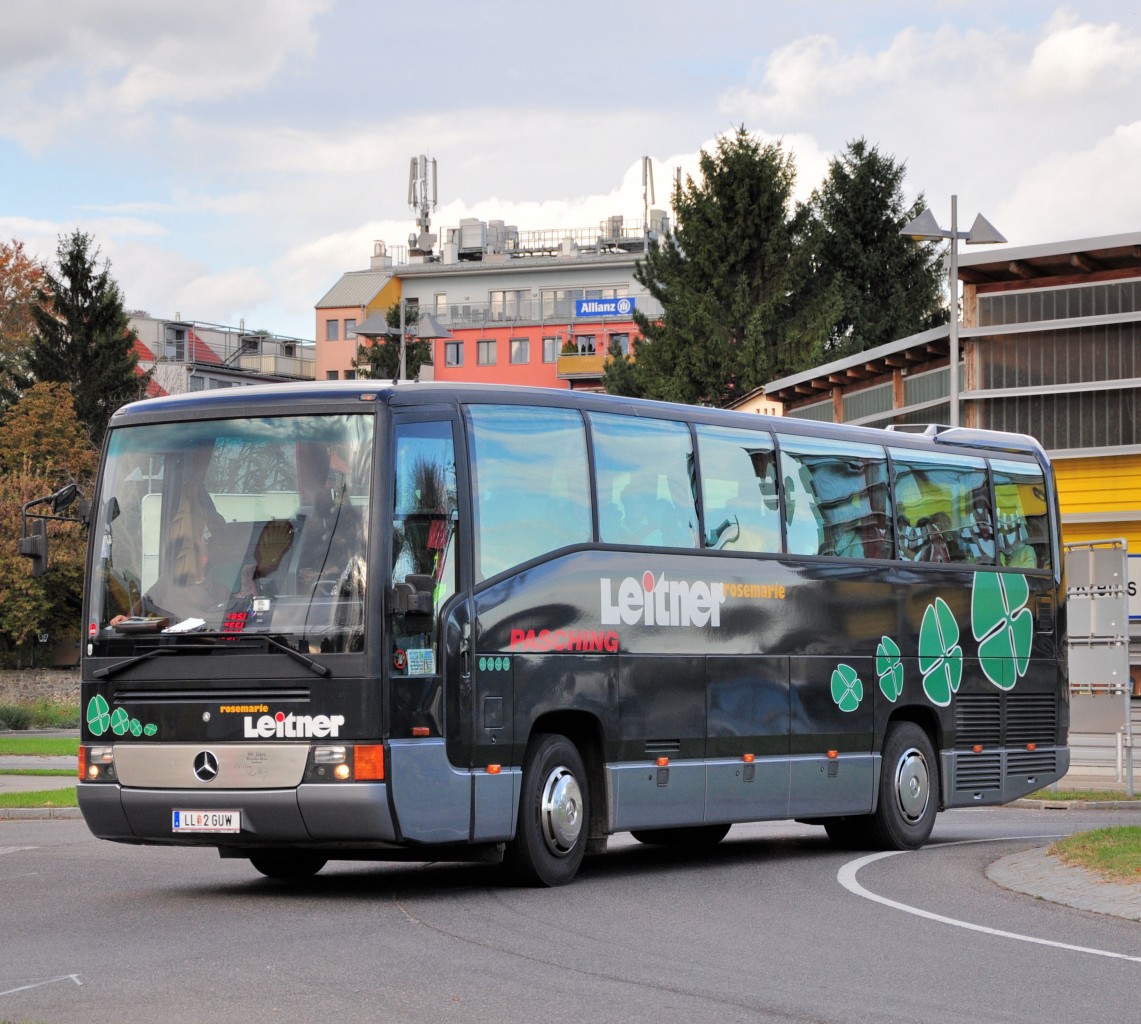 Mercedes O 404 von Leitner Reisen aus sterreich am 16.10.2014 in Krems.