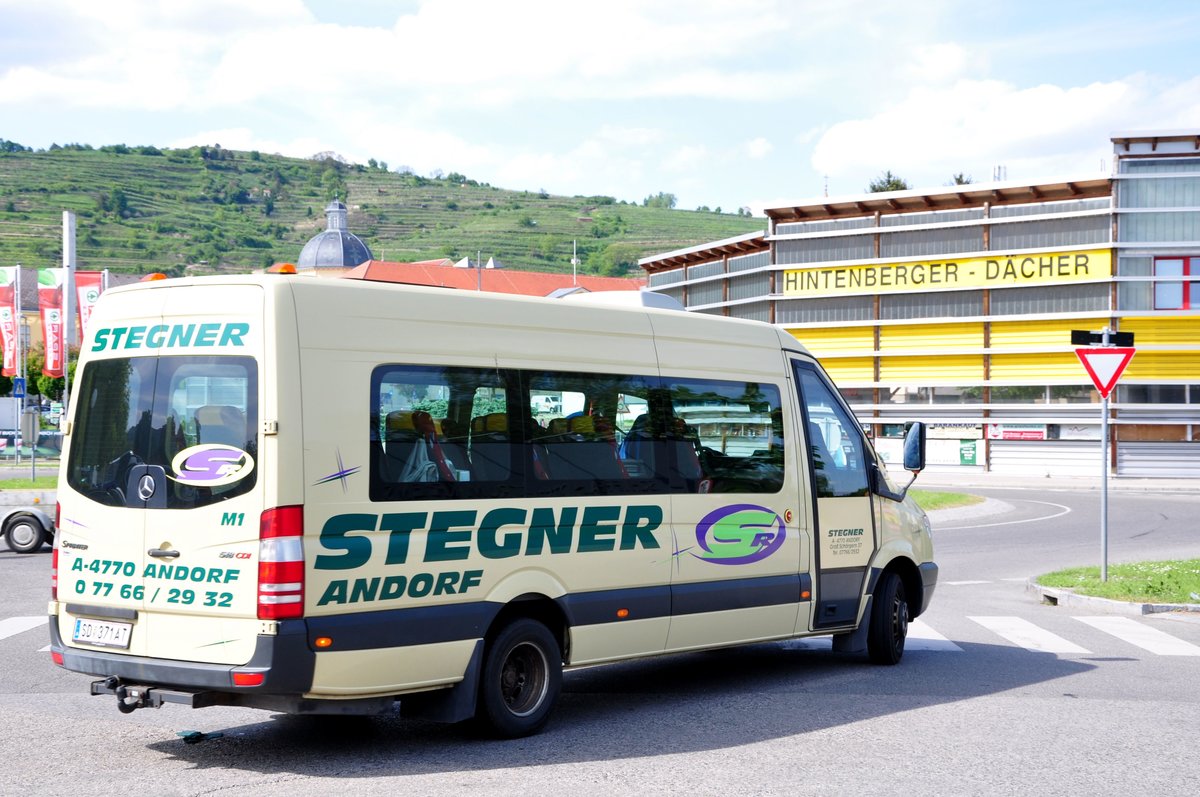 Mercedes Sprinter 518 CDI von Stegner Reisen aus �sterreich in Krems gesehen.