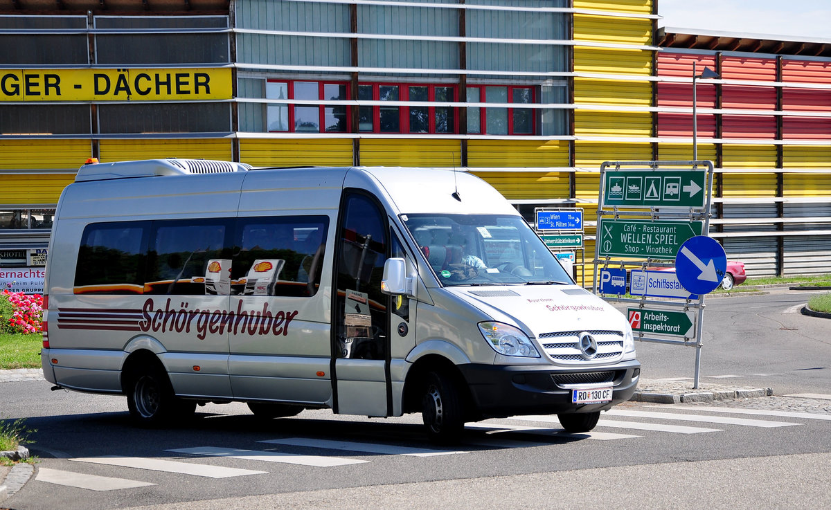 Mercedes Sprinter 519 CDI von Sch�rgenhuber Reisen aus �sterreich in Krems gesehen.