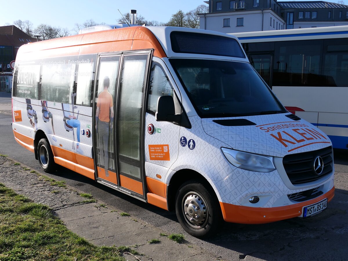Mercedes Sprinter von Becker-Strelitz Reisen aus Deutschland in Neubrandenburg.