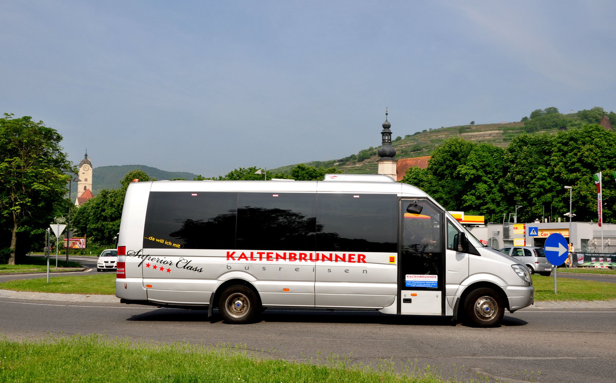 Mercedes Sprinter von Kaltenbrunner Reisen aus Ober�sterreich in Krems gesehen.