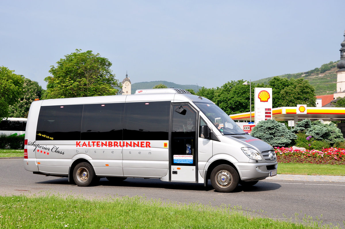 Mercedes Sprinter von Kaltenbrunner Reisen aus Ober�sterreich in Krems gesehen.