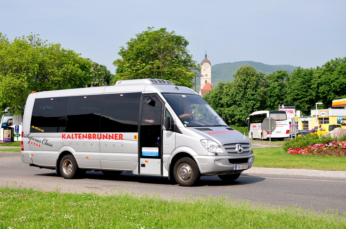Mercedes Sprinter von Kaltenbrunner Reisen aus Ober�sterreich in Krems gesehen.