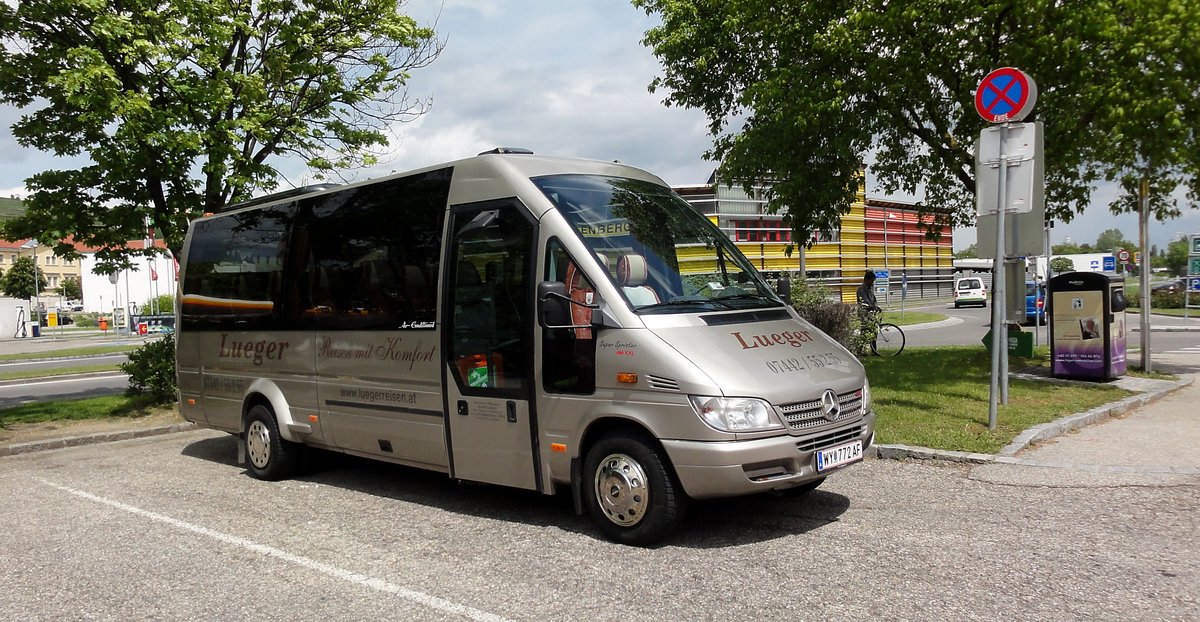 Mercedes Super Sprinter 616 XXL von Lueger Reisen aus N.�. in Krems gesehen.