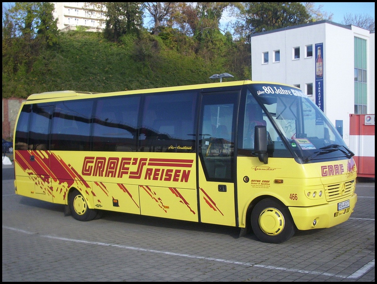 Mercedes Teamstar von Graf's Reisen aus Deutschland im Stadthafen Sassnitz. 