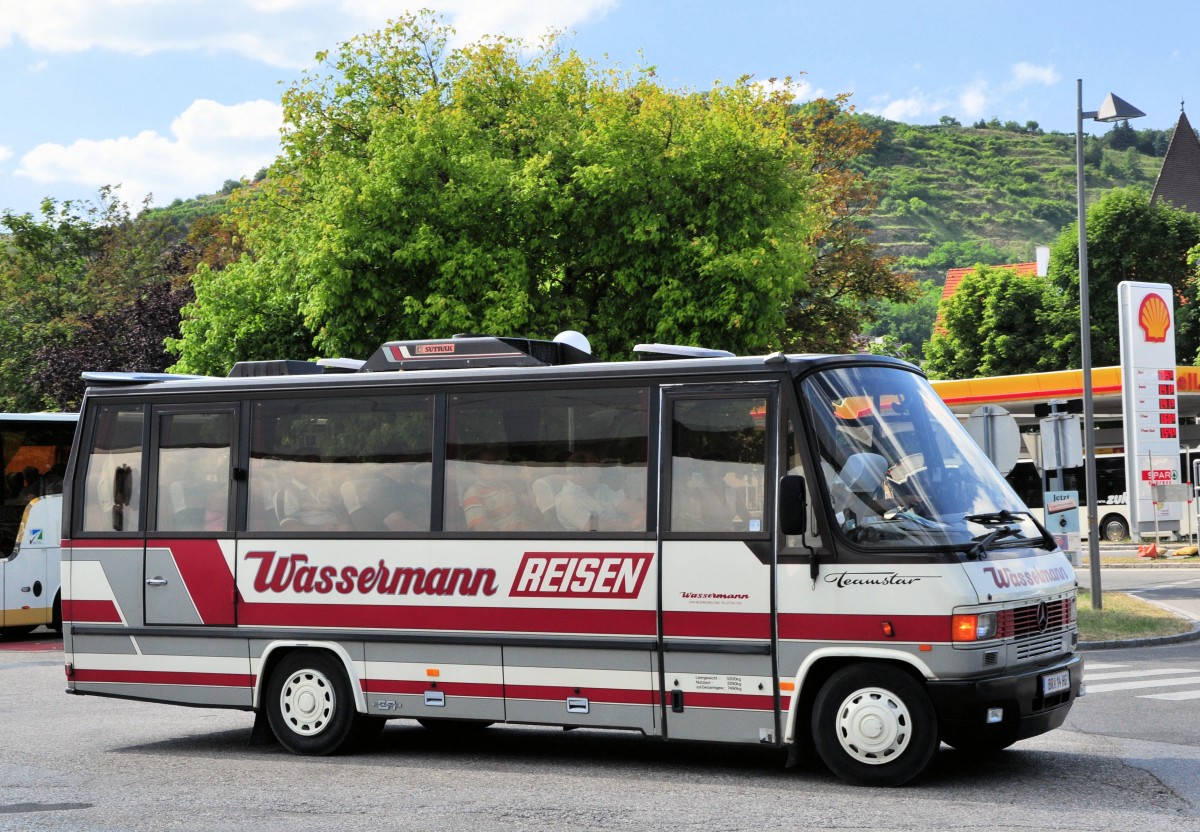 MERCEDES Teamstar/Ernst Auw�rter von WASSERMANN Reisen / �sterreich am 20.7.2013 in Krems.