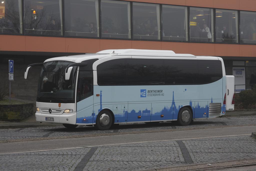 Mercedes Tourino 0 510 Reisebus der Bentheimer Eisenbahn.
Gesehen auf der Rastst�tte Wildeshausen am 12.12.2013.