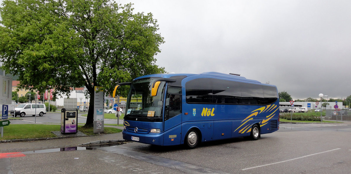 Mercedes Tourino vom N�L (N.�.Landesreiseb�ro) aus �sterreich in Krems gesehen.