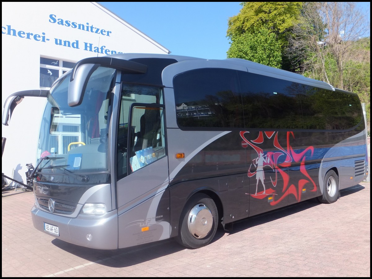 Mercedes Tourino von WF-Reisen  aus Deutschland im Stadthafen Sassnitz.