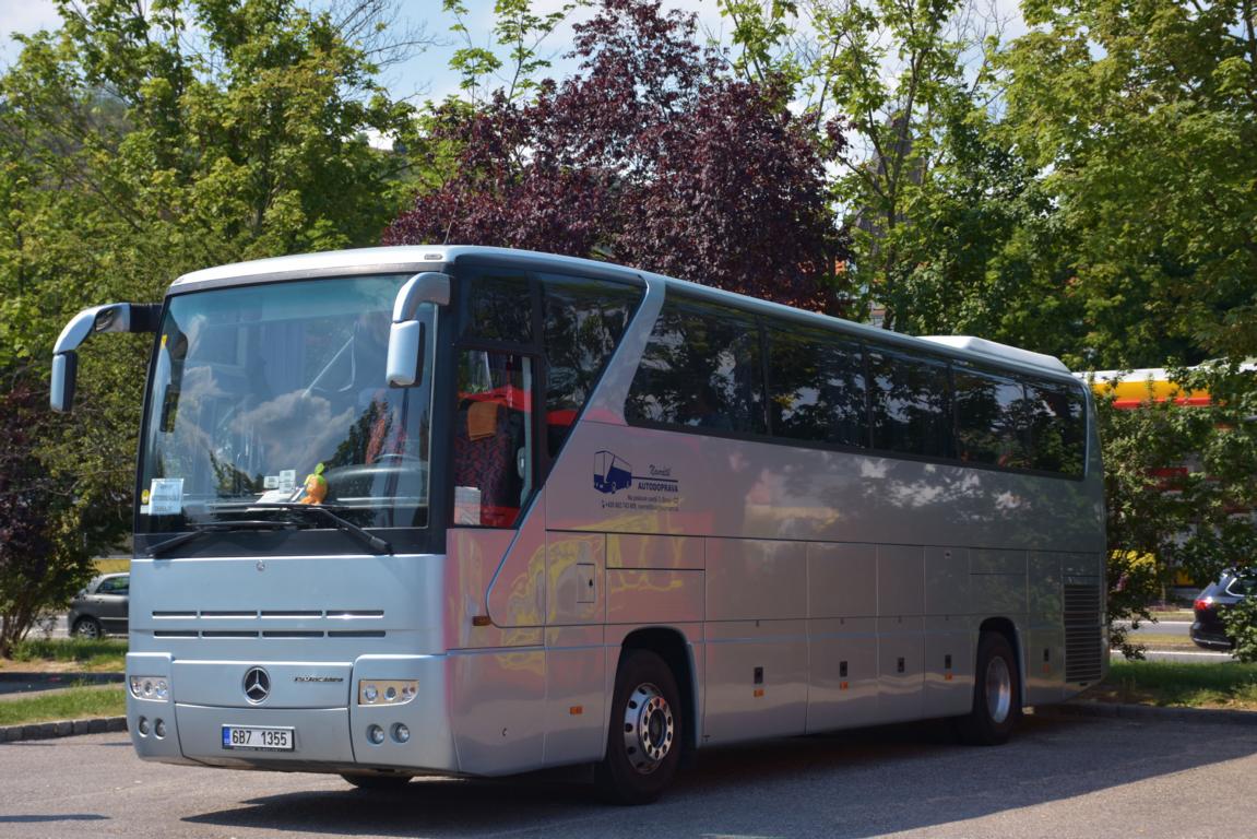 Mercedes Tourismo aus der CZ in Krems.