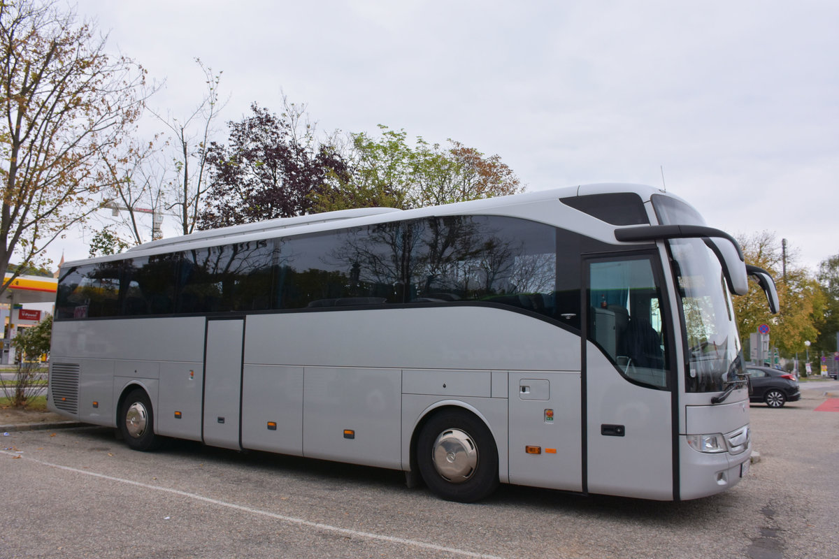 Mercedes Tourismo aus Mdling bei Wien 09/2017 in Krems.