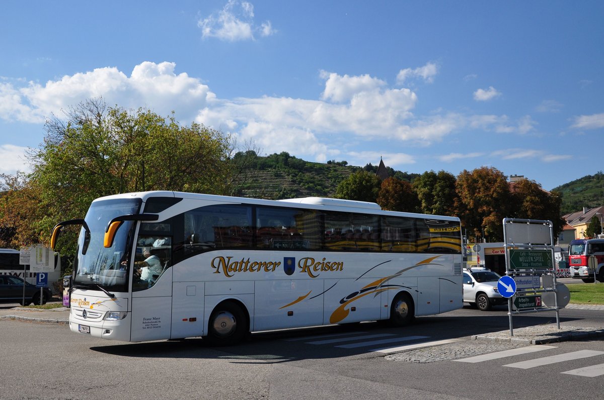 Mercedes Tourismo von Franz Mayr  Natterer Reisen  aus sterreich in Krems gesehen.