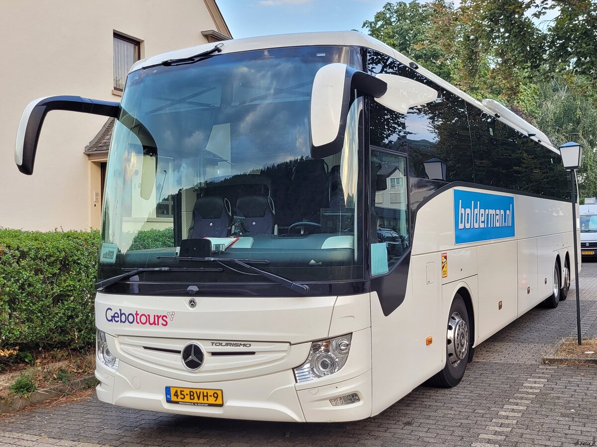 Mercedes Tourismo von Gebo Tours aus den Niederlanden an der Mosel.