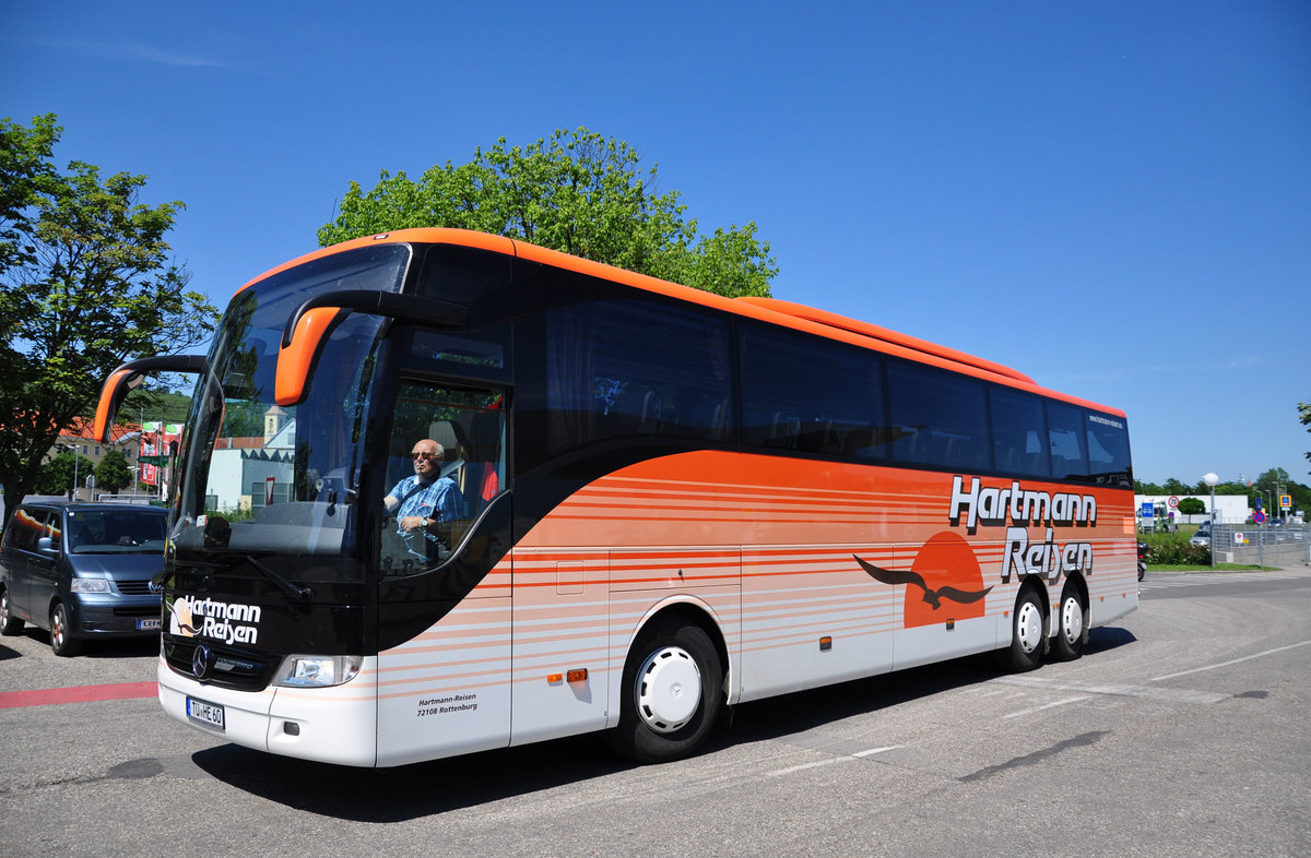 Mercedes Tourismo von Hartmann Reisen aus der BRD in Krems gesehen. 