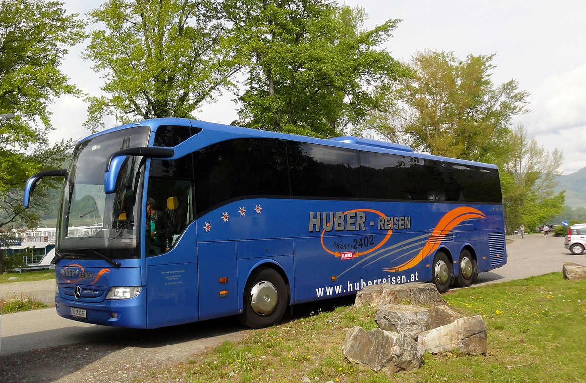 Mercedes Tourismo von Huber Reisen aus �sterreich in D�rnstein/Nieder�sterreich gesehen.