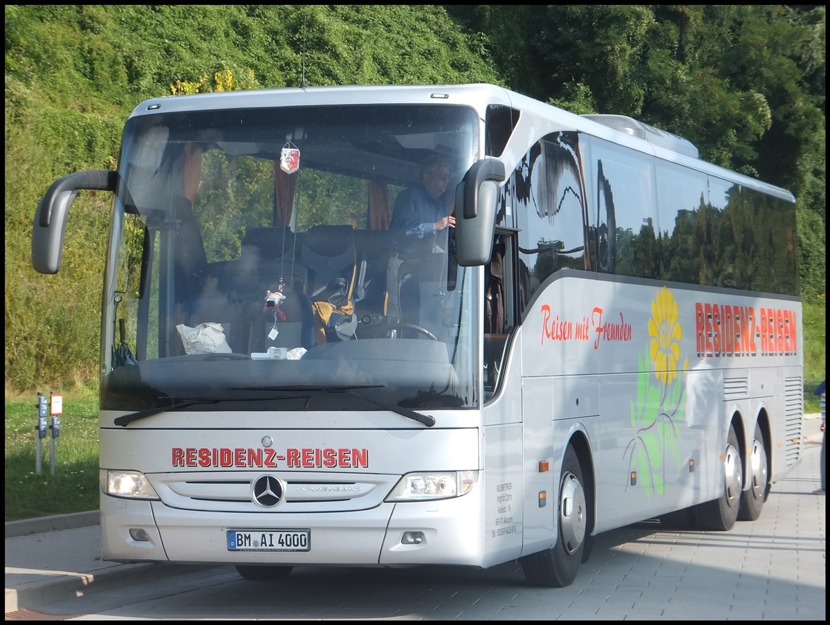 Mercedes Tourismo von Residenz-Reisen aus Deutschland im Stadthafen Sassnitz.