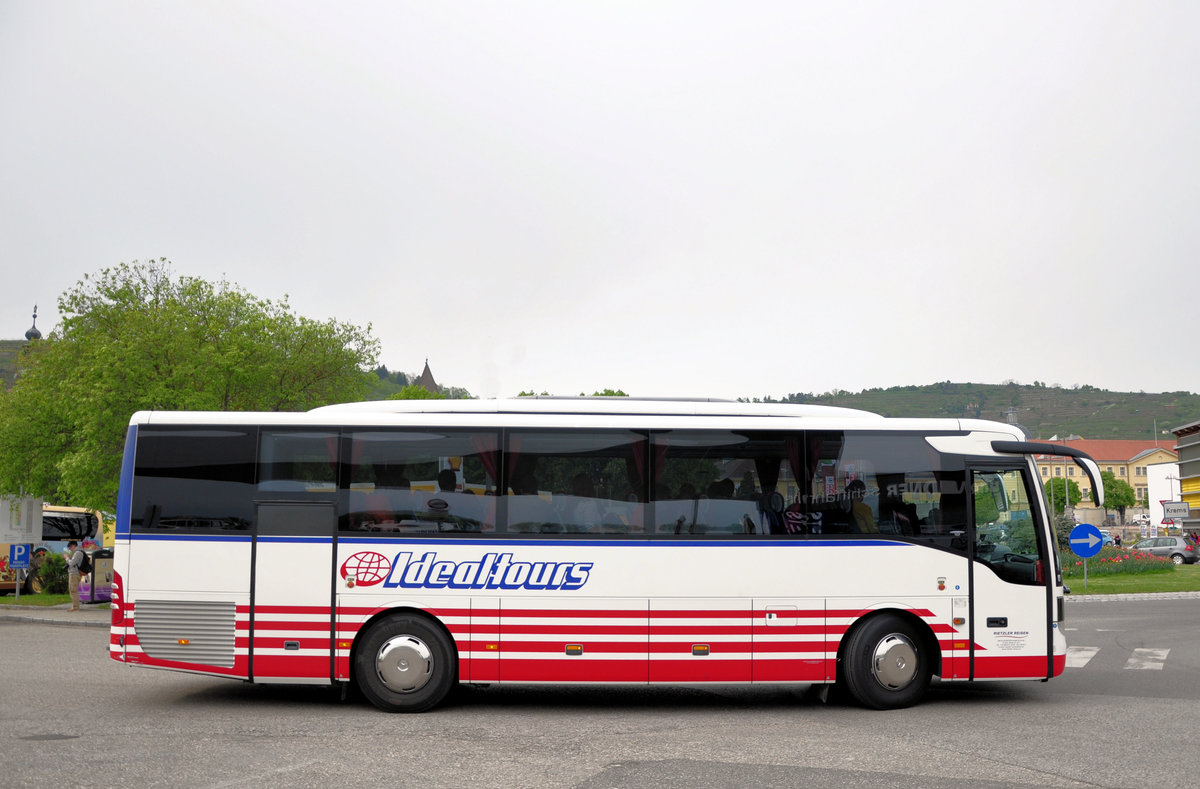 Mercedes Tourismo von Rietzler Reisen aus �sterreich in Krems gesehen.