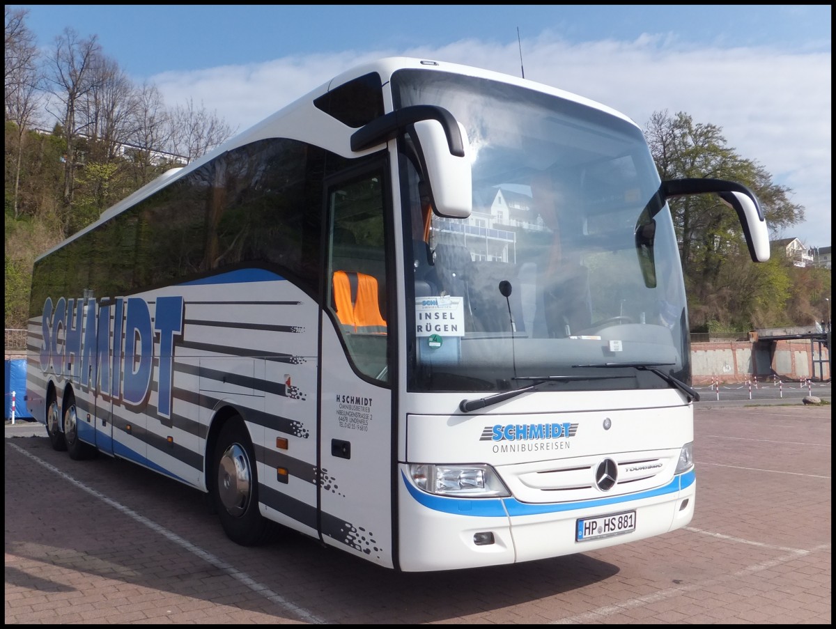 Mercedes Tourismo von Schmidt aus Deutschland im Stadthafen Sassnitz.