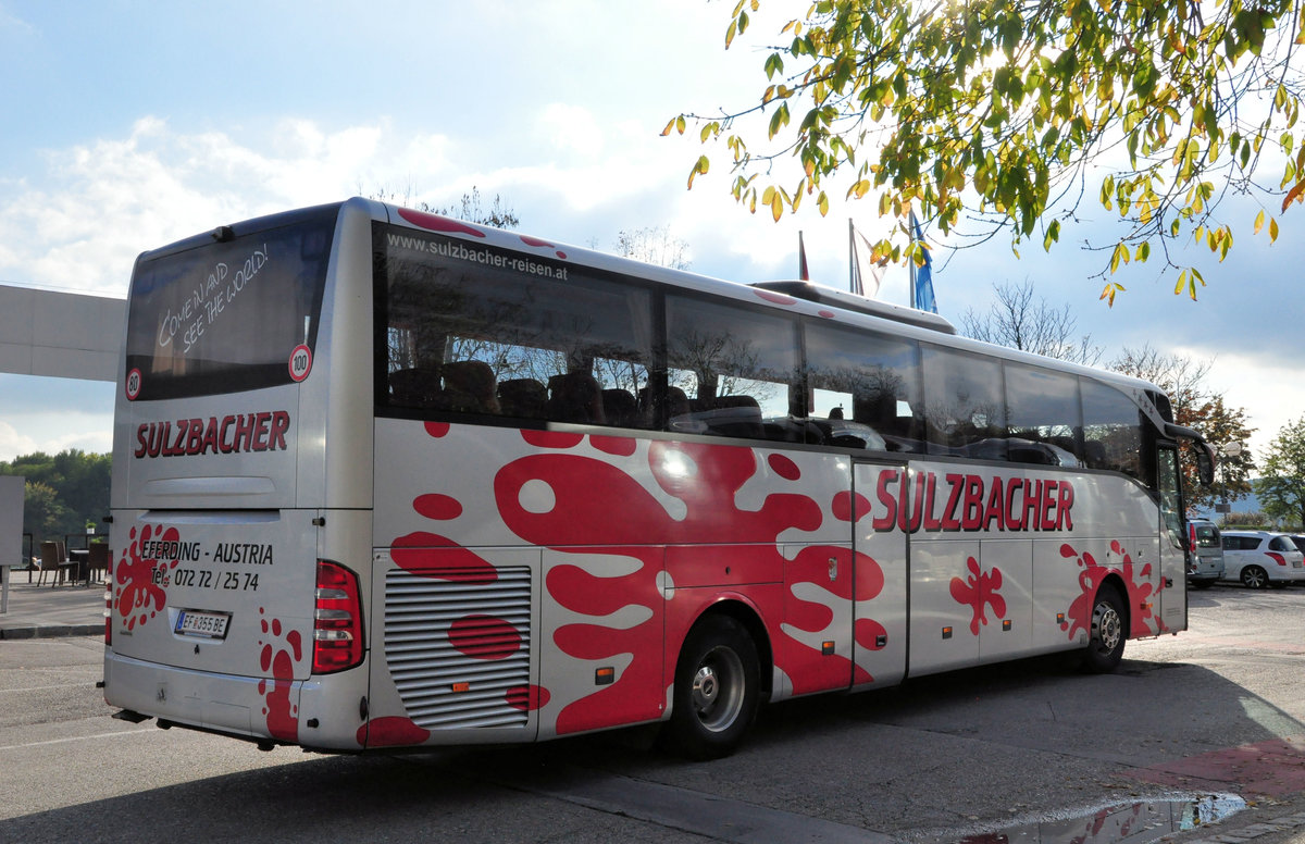 Mercedes Tourismo von Sulzbacher Reisen aus �sterreich in Krems gesehen.