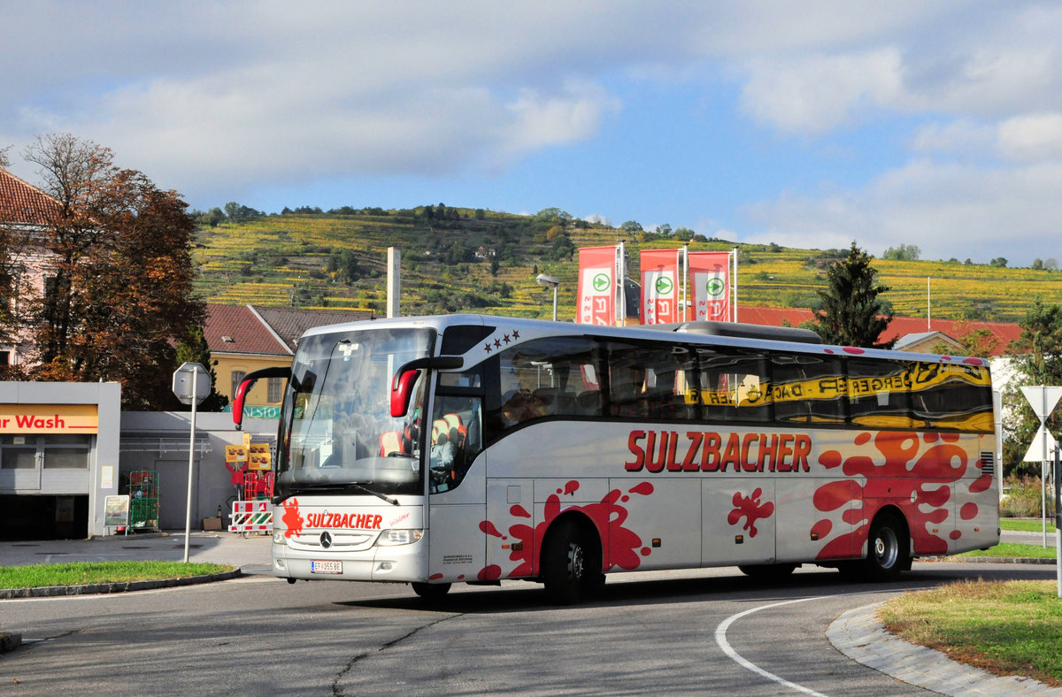 Mercedes Tourismo von Sulzbacher Reisen aus �sterreich in Krems gesehen.