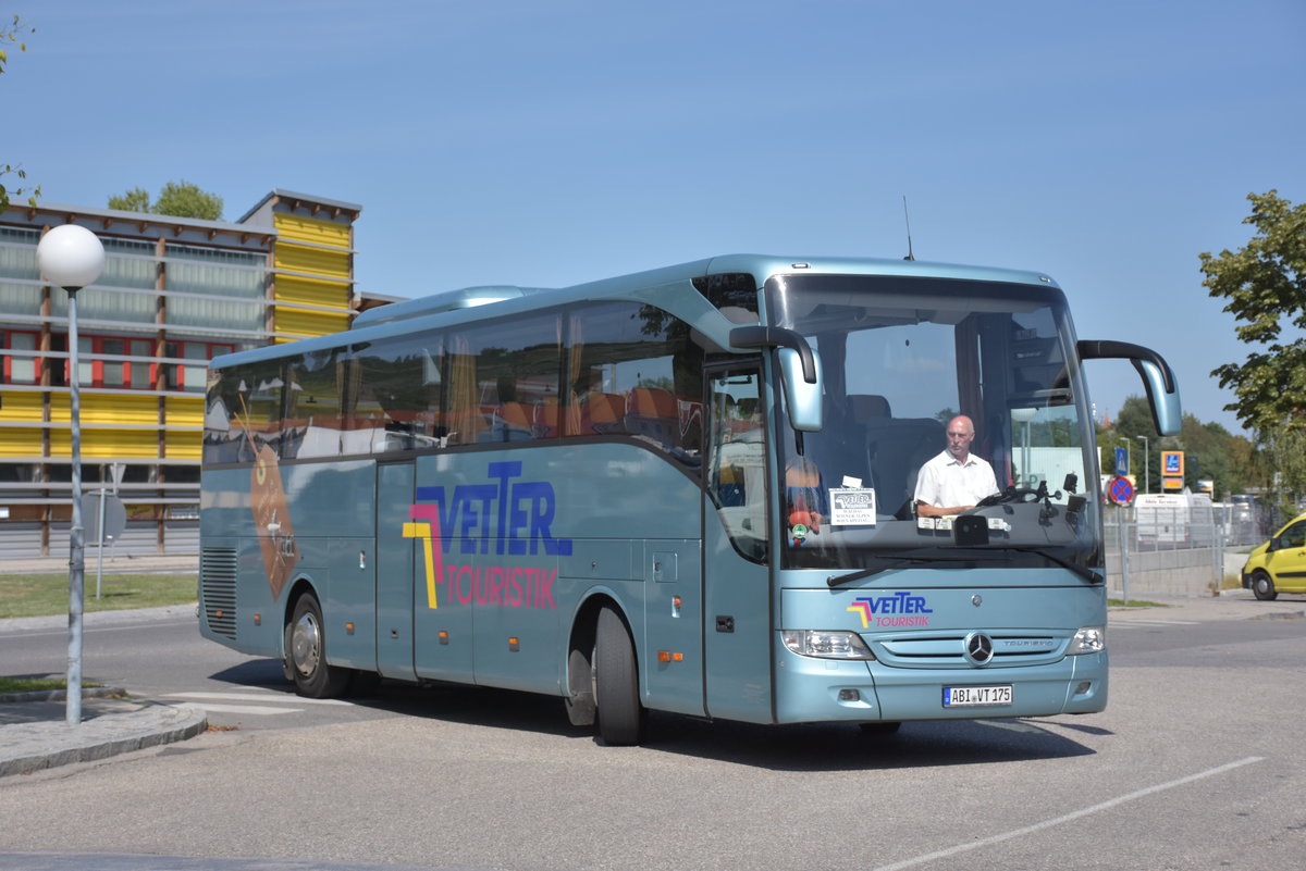 Mercedes Tourismo von Vetter Reisen aus der BRD 2017 in Krems.