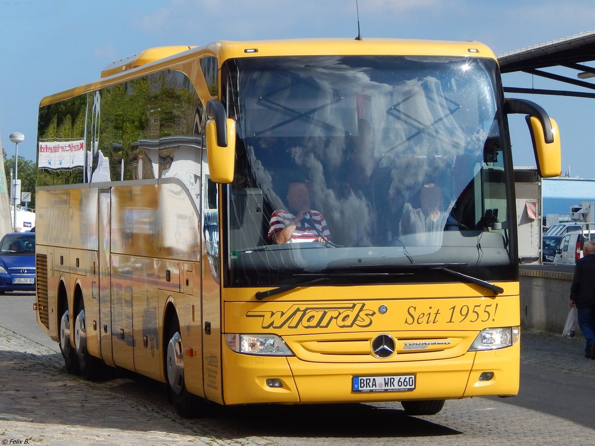 Mercedes Tourismo von Wiards aus Deutschland im Stadthafen Sassnitz.