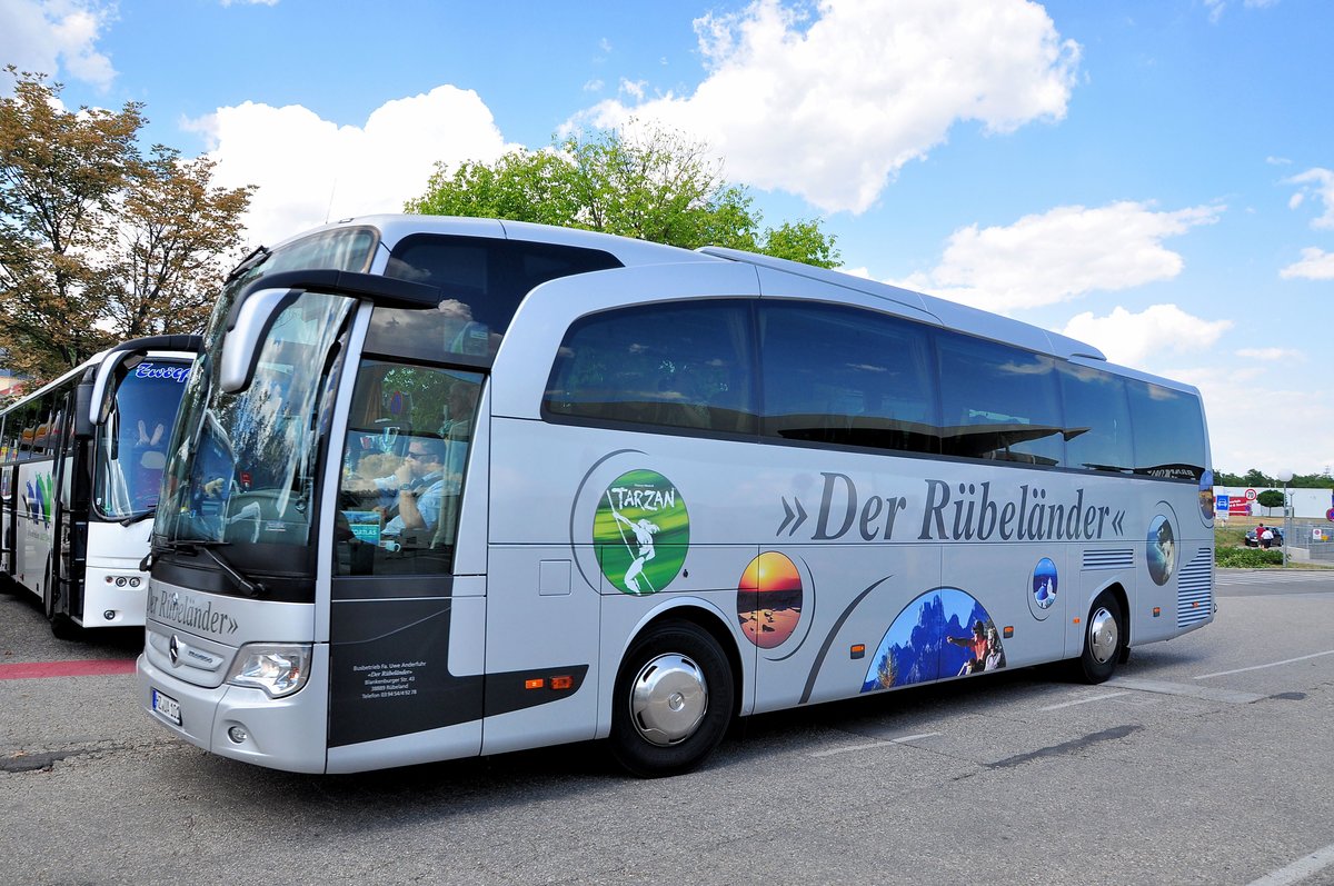 Mercedes Travego von  der Rbelnder  aus der BRD in Krems.