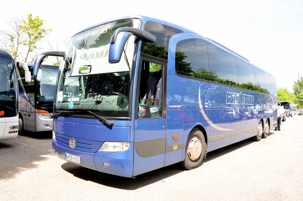 Mercedes Travego von Goly Tours aus Ungarn in Krems gesehen.