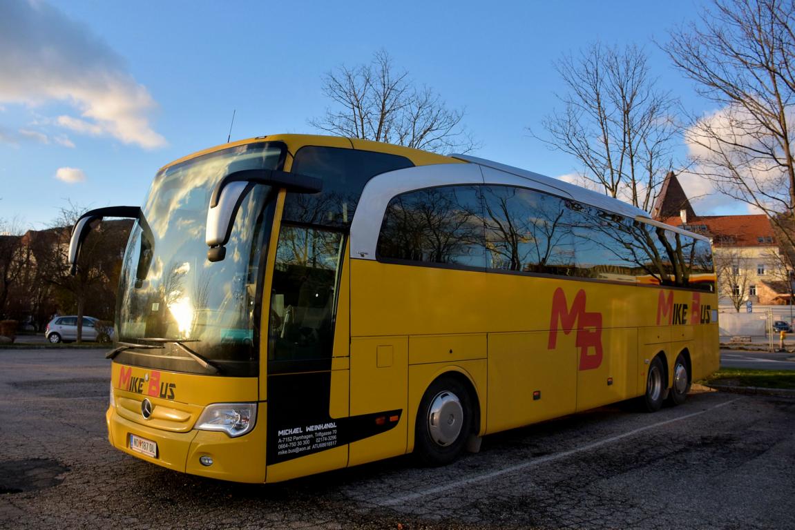 Mercedes Travego von Michael Weinhandl aus dem Burgenland/sterreich im Dez.2017 in Krems.