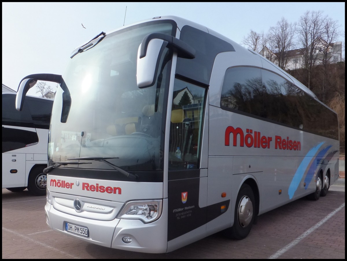 Mercedes Travego von Mller Reisen aus Deutschland im Stadthafen Sassnitz.