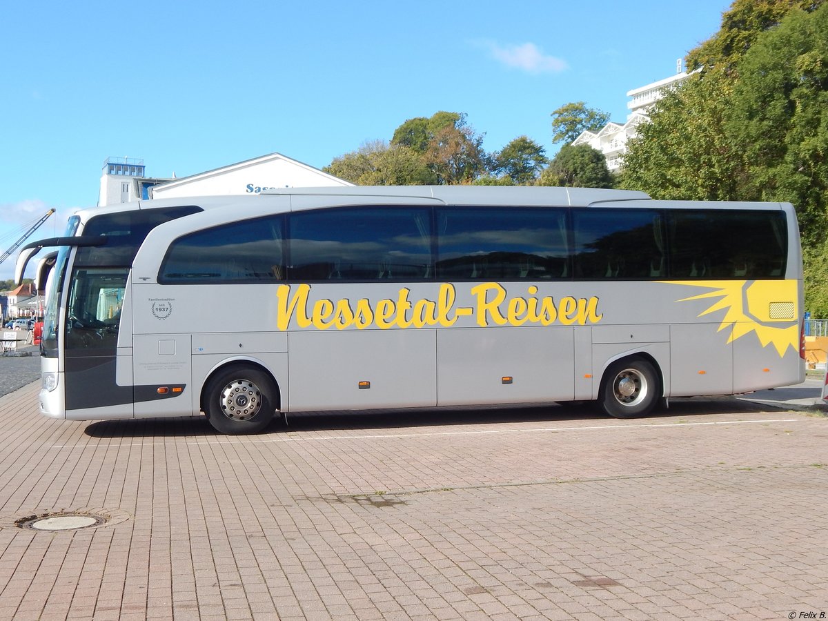 Mercedes Travego von Nessetal-Reisen aus Deutschland im Stadthafen Sassnitz. 