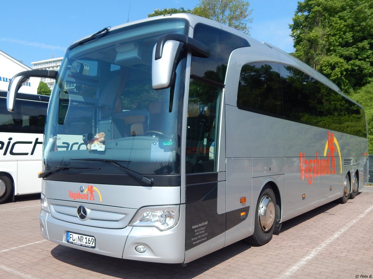 Mercedes Travego von Neubauer-Reisen aus Deutschland im Stadthafen Sassnitz. 