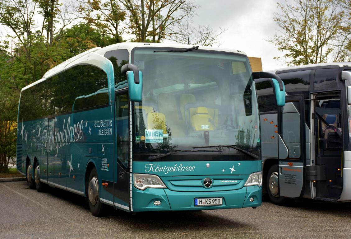 Mercedes Travego von Schrnig Reisen aus der BRD 2018 in Krems gesehen.