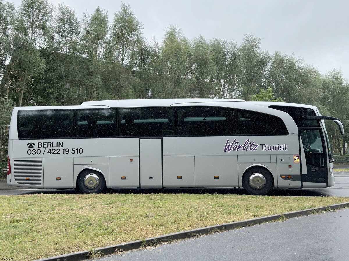 Mercedes Travego von Wörlitz Tourist aus Deutschland in Plau am See.