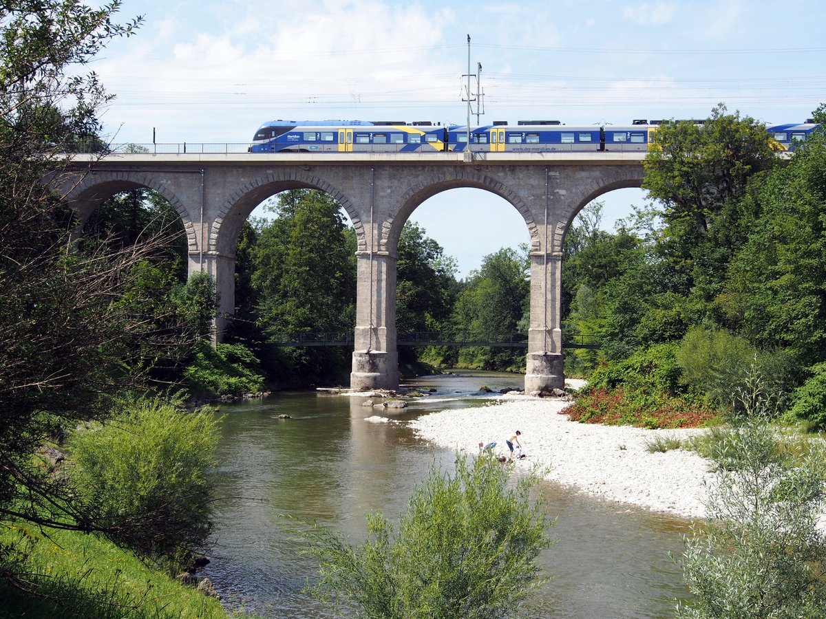 Meridian 1430 von Stadler auf dem Traun-Viadukt in Traunsteinam 29.07.2020.
